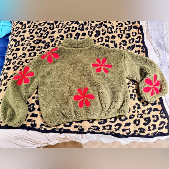 THE GREAT. Olive Fleece with Red Accents size M - Picture 7 of 8